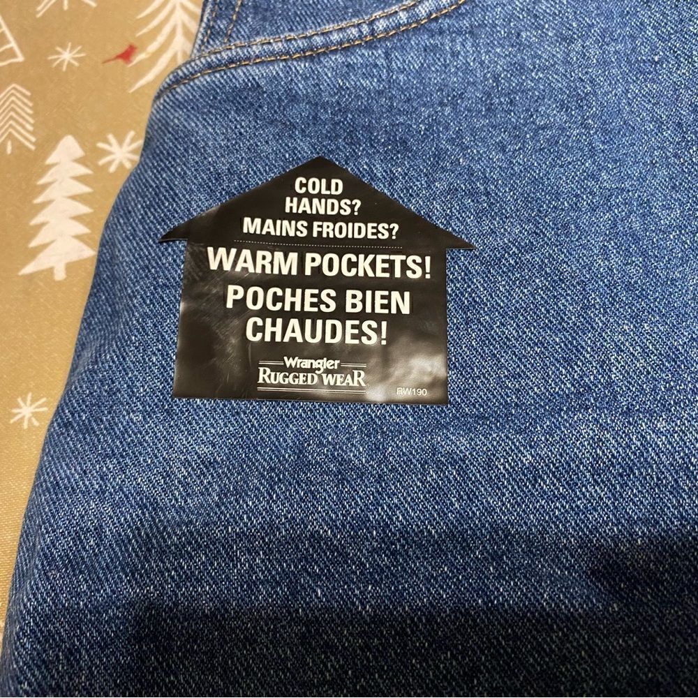 NWT Wrangler Relaxed Fit Womens Insulated Jeans, size 30Wx30L. (J64) - Picture 10 of 11